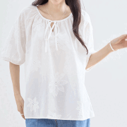 【6月中旬入荷予定】 【メール便対応】 サマーセール　『　インスタで大人気！　』　フラワーエンブロイダリーレースブラウス