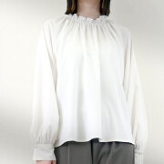 ラスト1着 【メール便対応】オータムセール　『　インスタで大人気！　』バックサテン　フリルネック　ブラウス