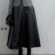 クリスマスセール　【12月中旬入荷予定】 　『　インスタで大人気！　』フェイクレザーステッチセミフレアスカート