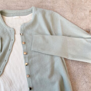 【3月上旬入荷予定】　春の早割り　【インスタリール動画あり】　【急上昇】　【メール便対応】　【2026新作】金ボタンラウンドネックニットカーディガン