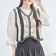 　コーデに使ったのブラック！   『　インスタサブ垢で大バズり！　』    花モチーフケーブル編みニットベスト