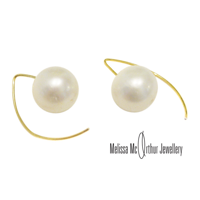 Melissa Mcarthur Jewellery ロンドン発ワイヤージュエリー22ｋゴールド　大粒淡水パールピアス　メリッサマッカーサージュエリー