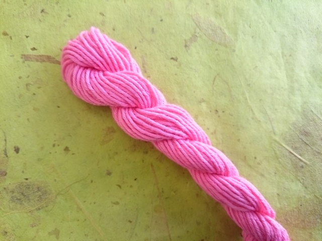 山形　紅花染め　糸　濃