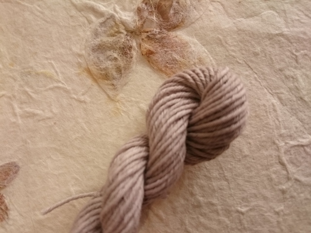 りんご染め　グレー