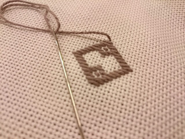 りんご　染め　糸　グレー