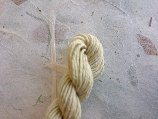 オリーブ　染め　糸　緑　若芽