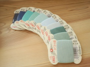 都羽根　絹手ぬい糸　藍