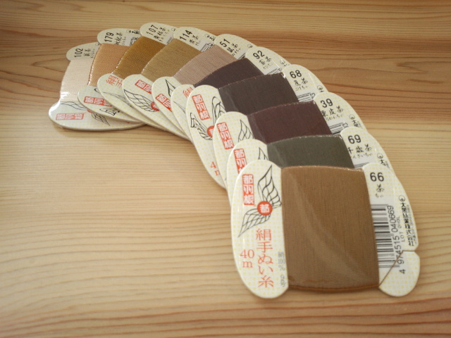 都羽根　絹手ぬい糸　茶