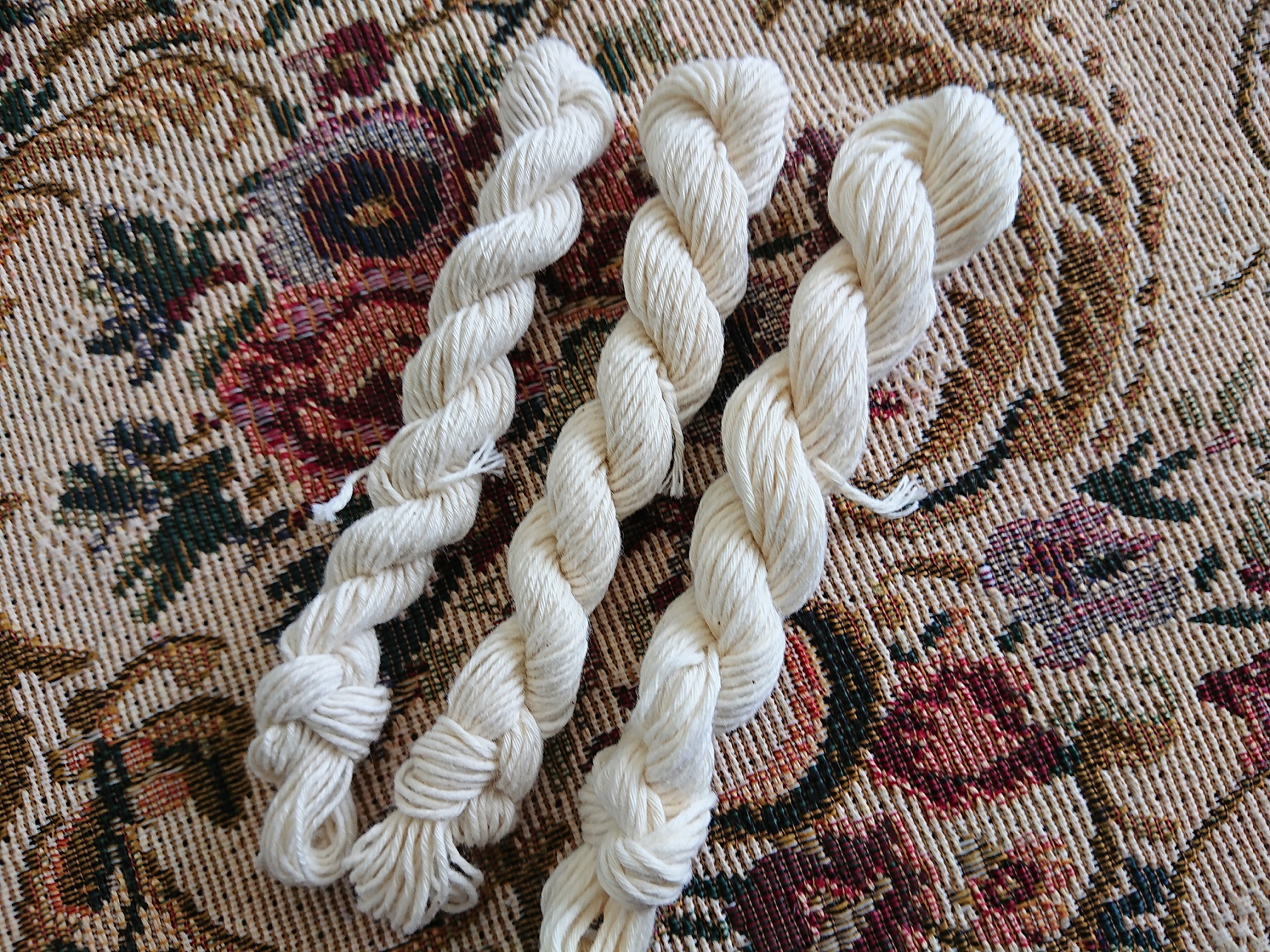 綿糸　１６ｍ　３かせ