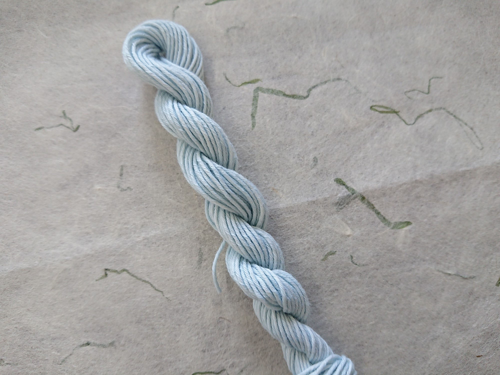 藍　染　糸　水色