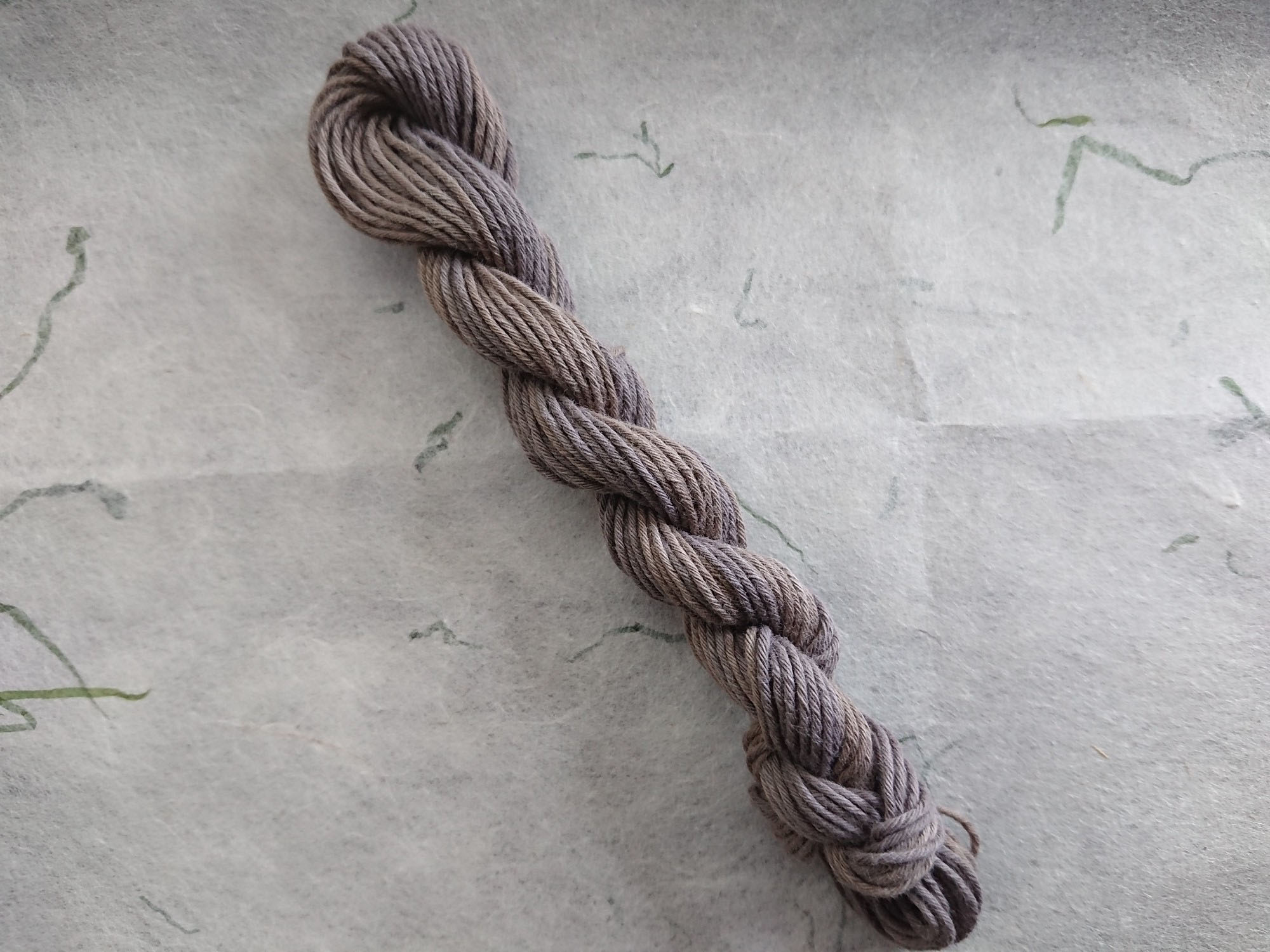 奄美　泥　染め　糸