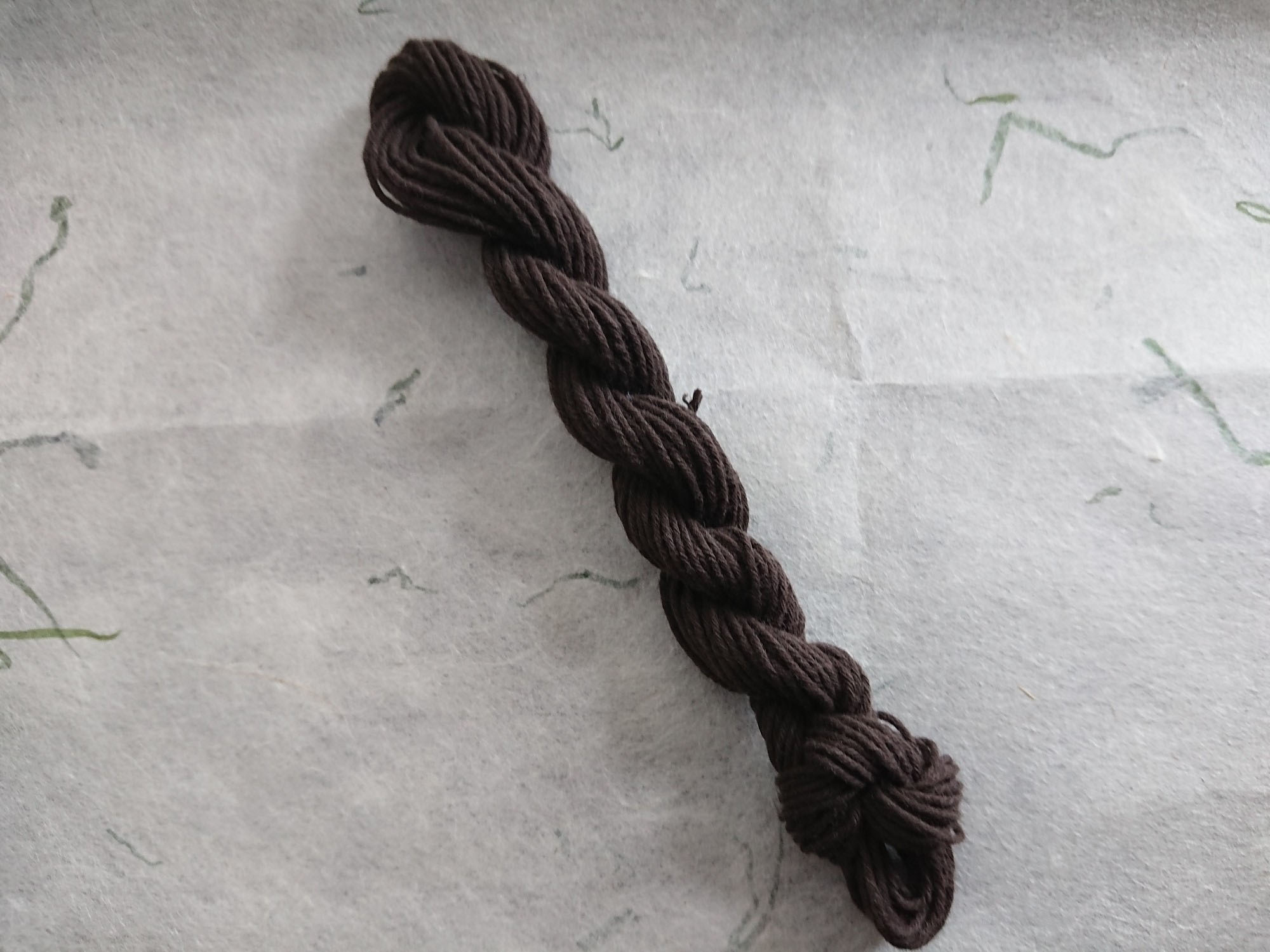 奄美　泥　染め　糸