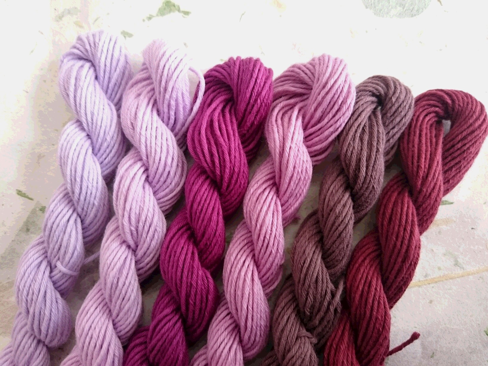 むらさき　彩　草木染め糸