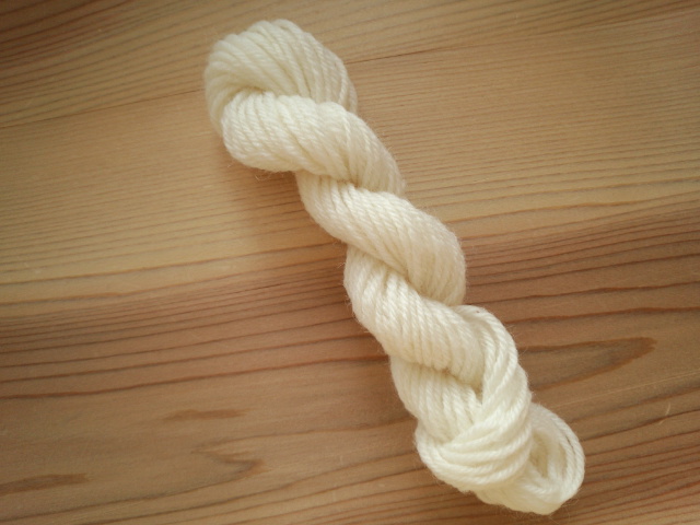 中細毛糸　かせ　ウール刺しゅう