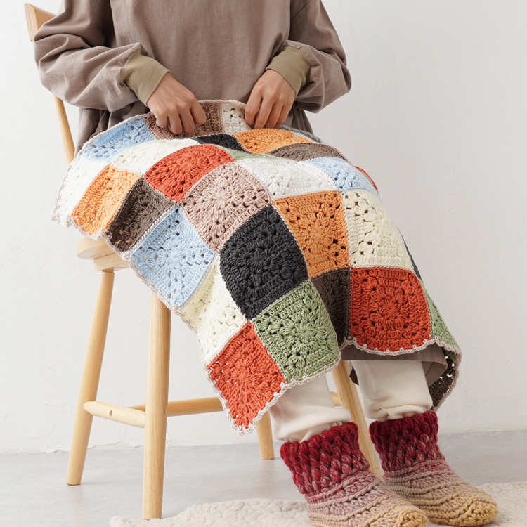 T25-16 1枚1色で編むモチーフつなぎのひざかけ 10910uv55234