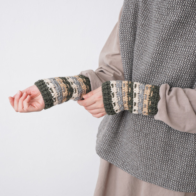 Knitworm Hug M (ハグ並太) 1玉