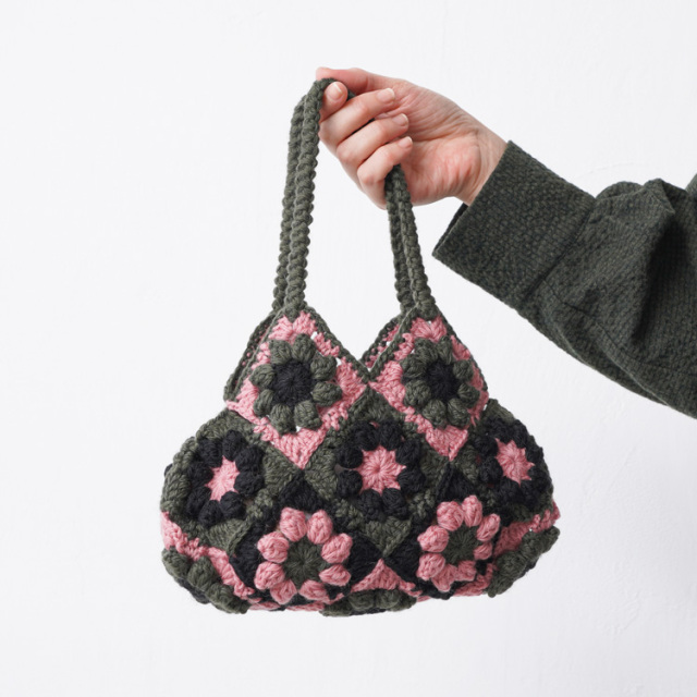 Knitworm Hug M (ハグ並太) 1玉