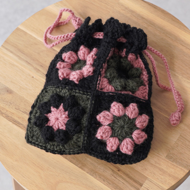 Knitworm Hug M (ハグ並太) 1玉