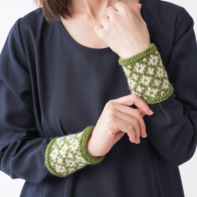 Knitworm Hug M (ハグ並太) 1玉
