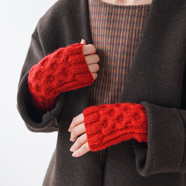 Knitworm Hug M (ハグ並太) 1玉
