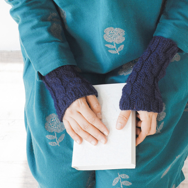 #2-7 ケーブル模様のハンドウォーマーキット