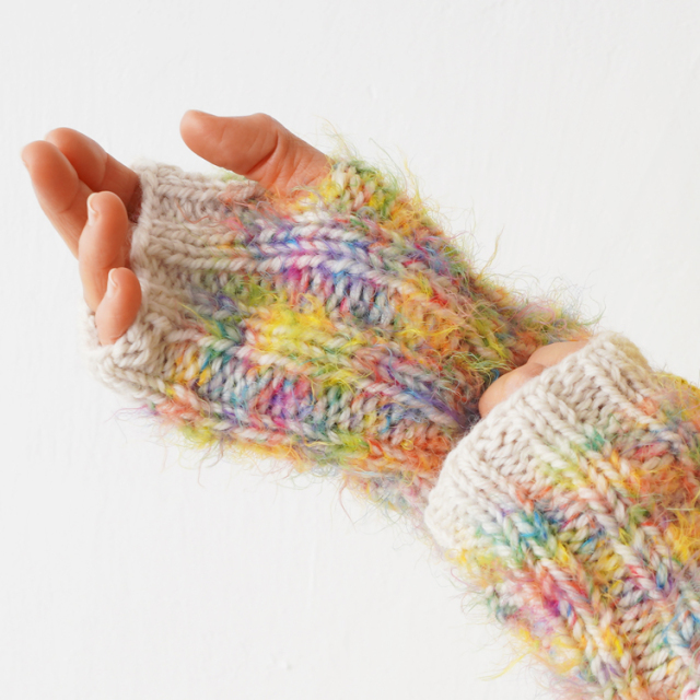 ふわふわのロングアームウォーマー