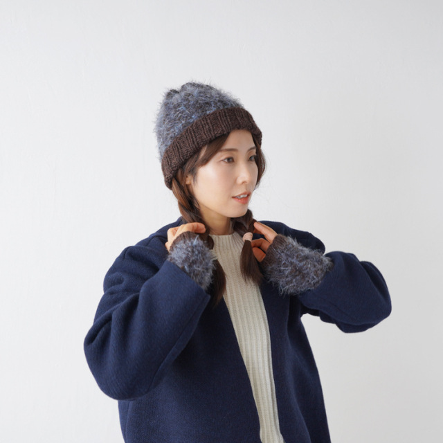 ふわふわのショートハンドウォーマー