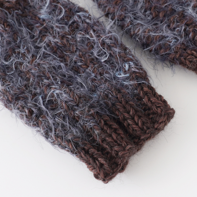 ふわふわのショートハンドウォーマー