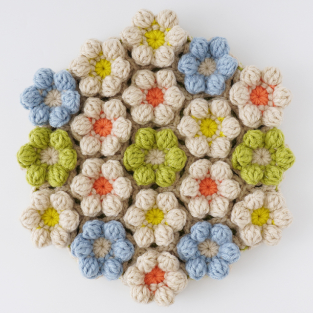 立体お花モチーフの円座