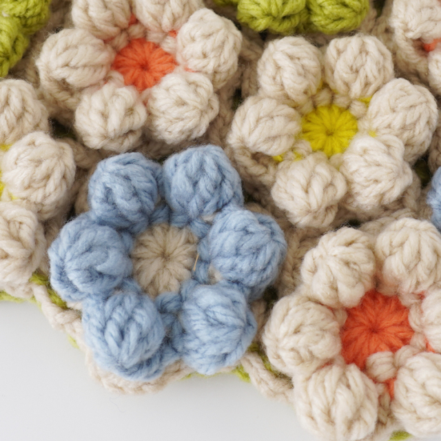 立体お花モチーフの円座