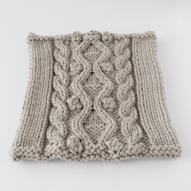 ケーブル模様の角座