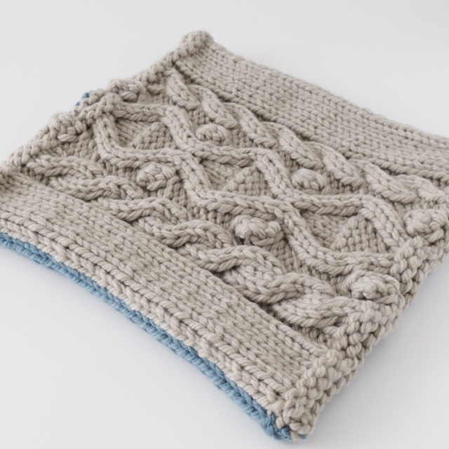 ケーブル模様の角座