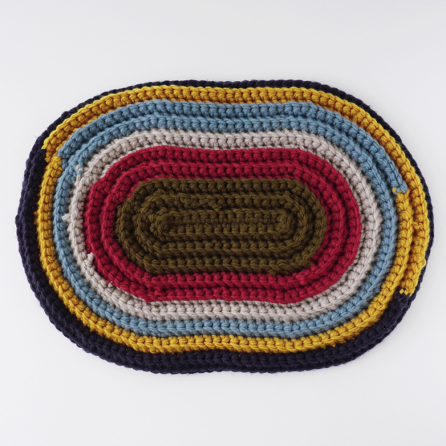 うね編みの だ円マット