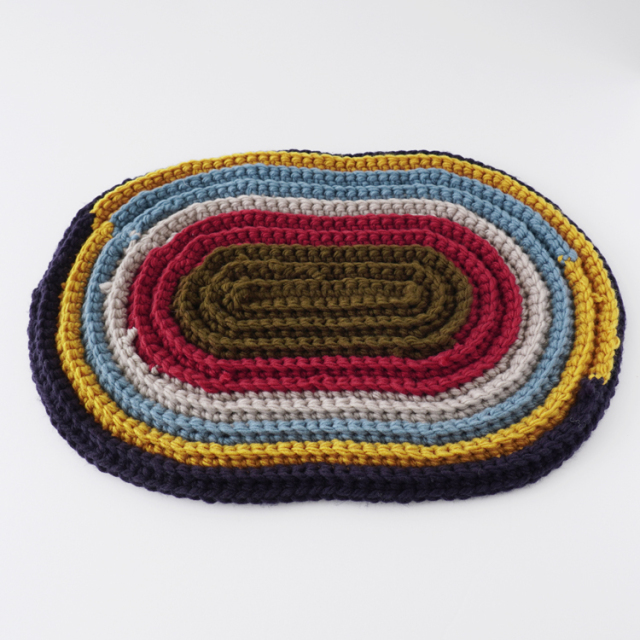 うね編みの だ円マット