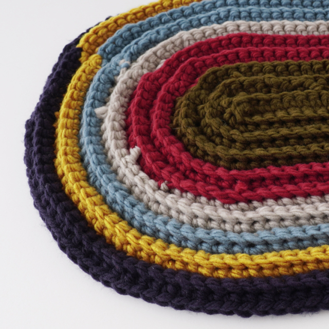 うね編みの だ円マット