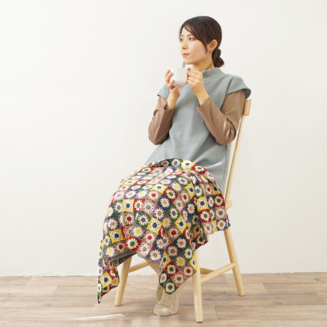 小さな四角モチーフのブランケット