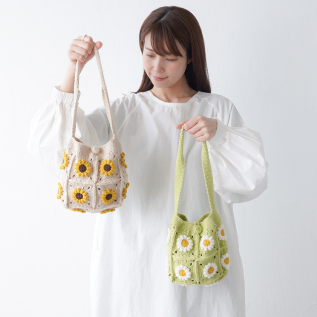 ひまわり。 パッチワークトートバッグ ねこフェイスチャーム ひまわり様専用。 パッチワークトートバッグ ねこフェイスチャーム