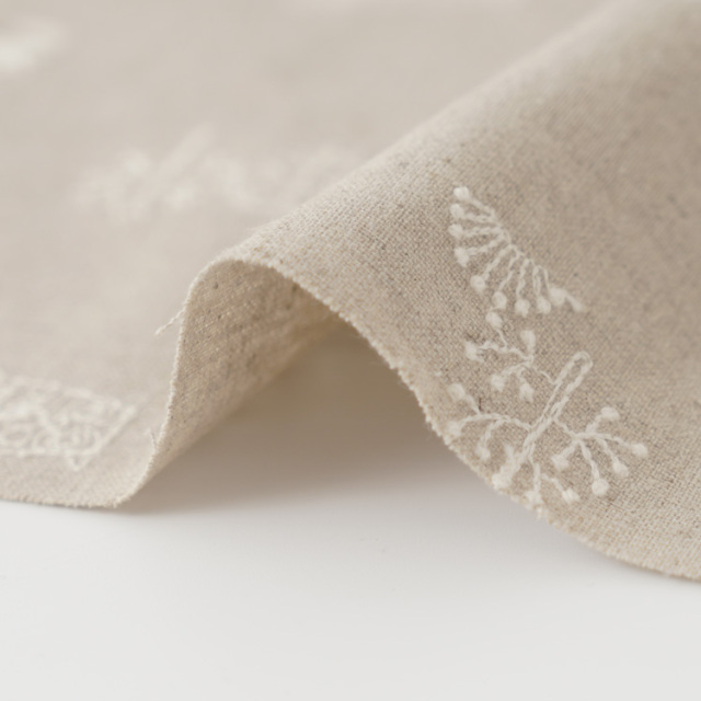 HIRVI 生地 刺繍生地 森のお散歩【50cm単位オーダーカット】