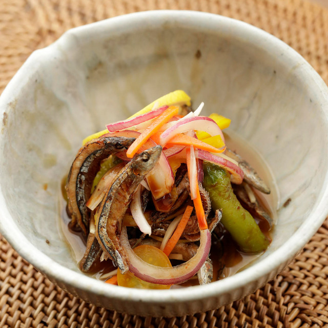 粉引灰釉しのぎ鉢【風唄窯（内田秀明）】