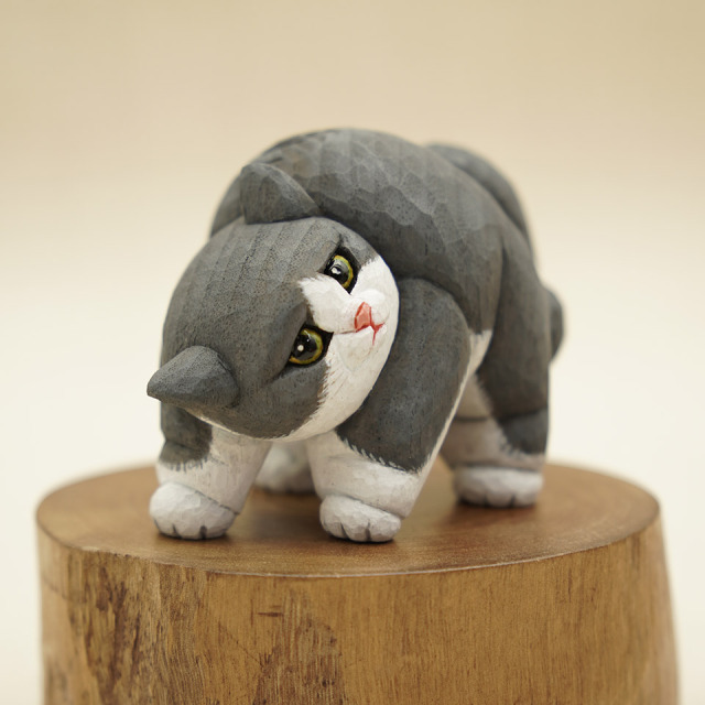 やんのかステップ木彫作品 グレーハチワレノーマル【HITOMIKO（木村 瞳