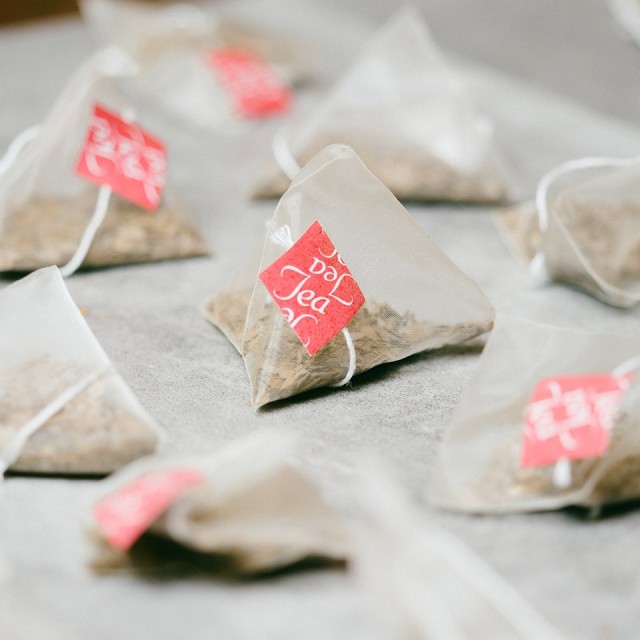 ［まとめ買いでお得！送料無料］ジンジャー・シナモン・ティー 4袋【泉屋六治】