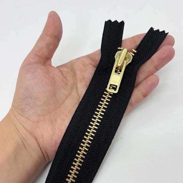 ８M　止　ファスナー