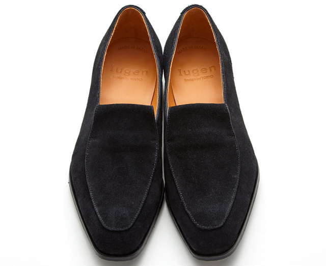 イウゲン IG304： 一見すると普通のベネチアンローファーに見えますが