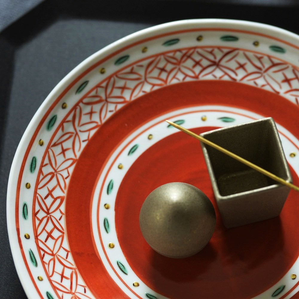 [受注制作品] 瑛生の器（九谷美陶園）赤絵小紋様七寸皿 ＊納期３〜４ヶ月