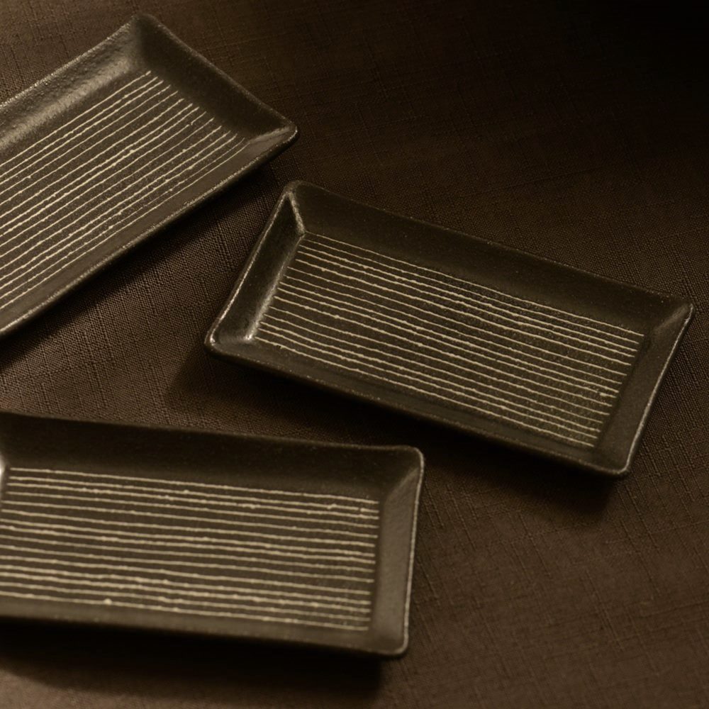 奥田章　黒十草　のり皿