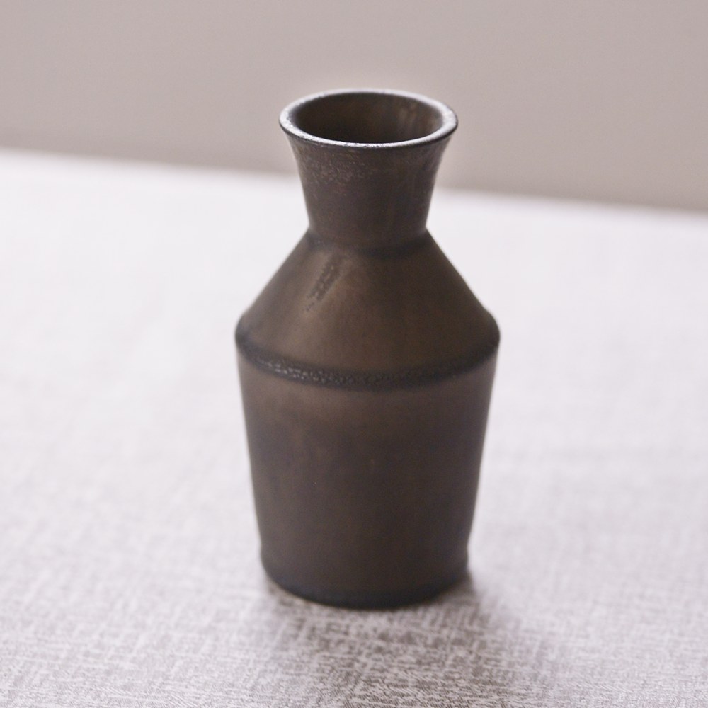 アンティーク花器茶色 フラワーベース 鎬 しのぎ 花器 花瓶 飴釉 茶色 光沢 多用途 小壺