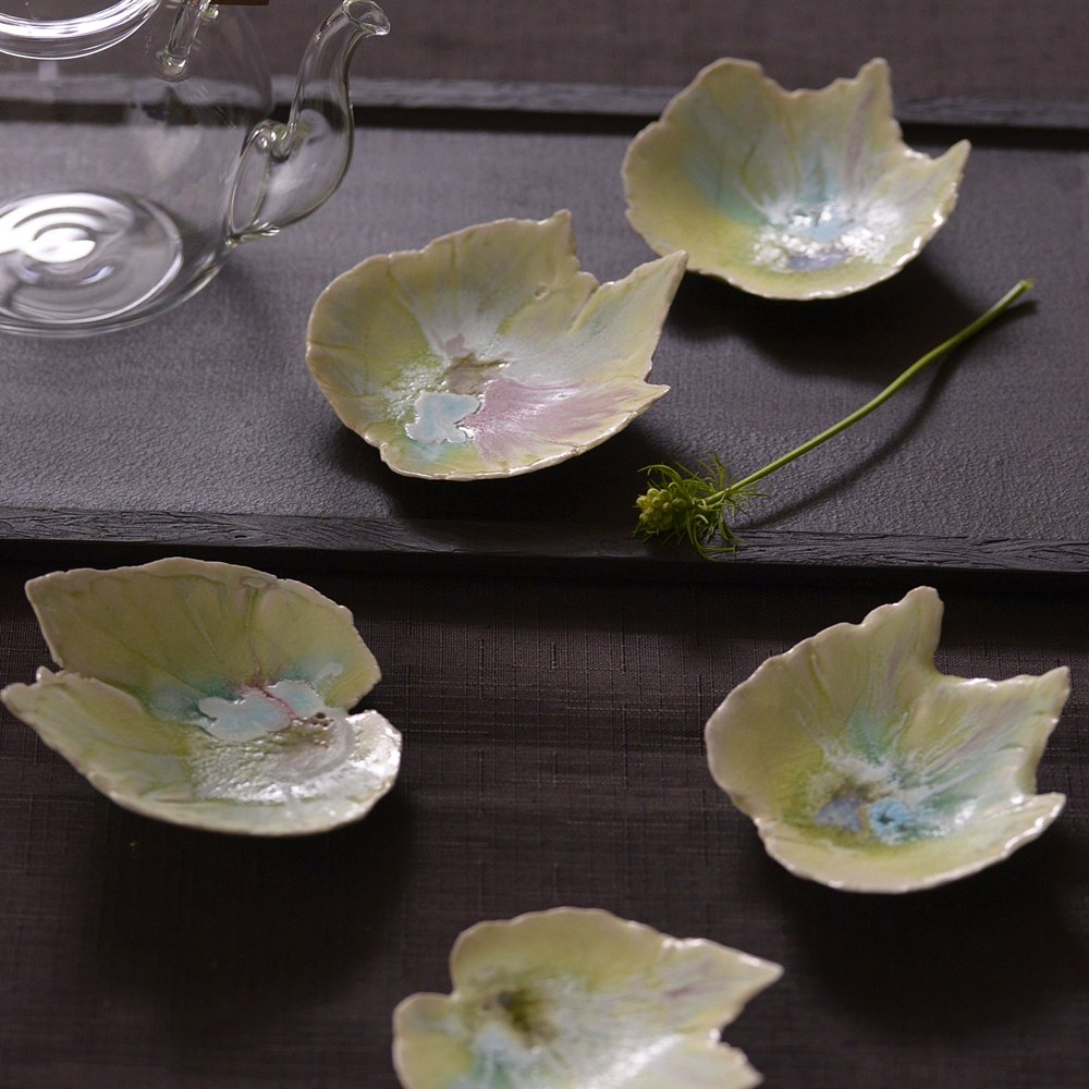 紫蓮｜紫蓮 leaf 豆皿 (light green)｜作家の器と暮らす。IVORY