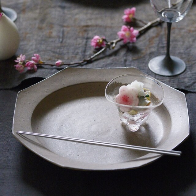 藤田千絵子｜リム八角プレート｜作家の器と暮らす。IVORY