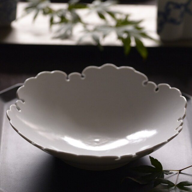 食卓のアクセント】盛り付けを際立たせる、作家もの八角皿 -IVORY