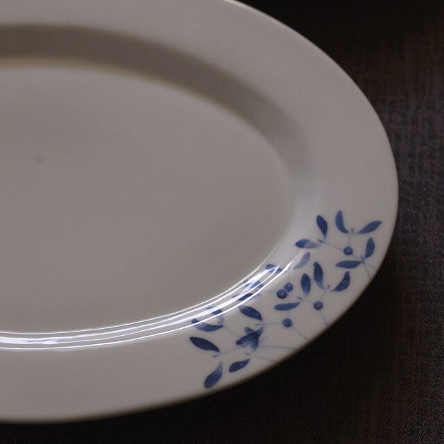 〔受注制作品〕島村ナナ　ヤドリギ紋様楕円リム皿＊納期6～9か月